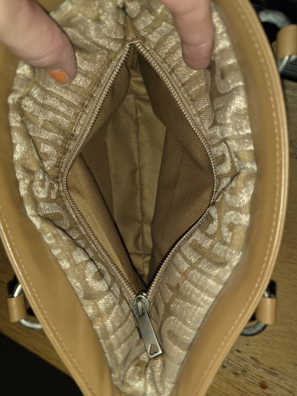 Moschino Tan Logo Purse - Picture 9 of 9